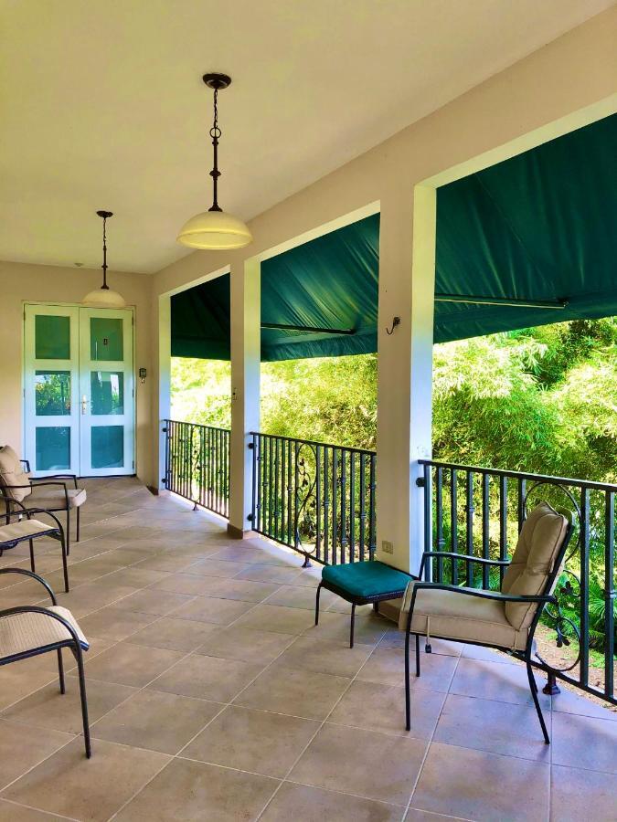 Tio Pepe'S Guest House Aibonito Bagian luar foto